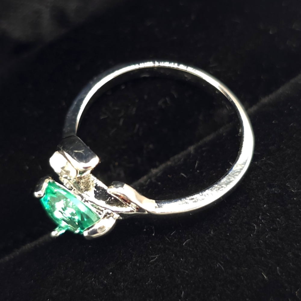925 Sterling Silver Emerald Leaf Ring - image 2